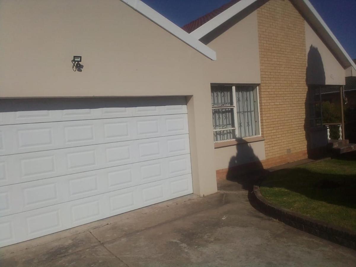 1 bedroom Cottage separate entrance East London Buitenkant foto