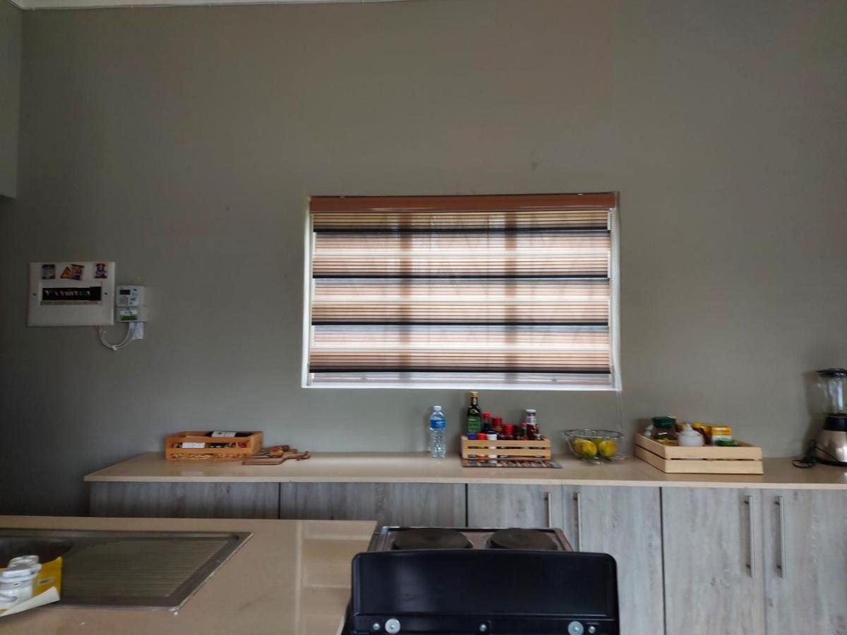 1 bedroom Cottage separate entrance East London Buitenkant foto