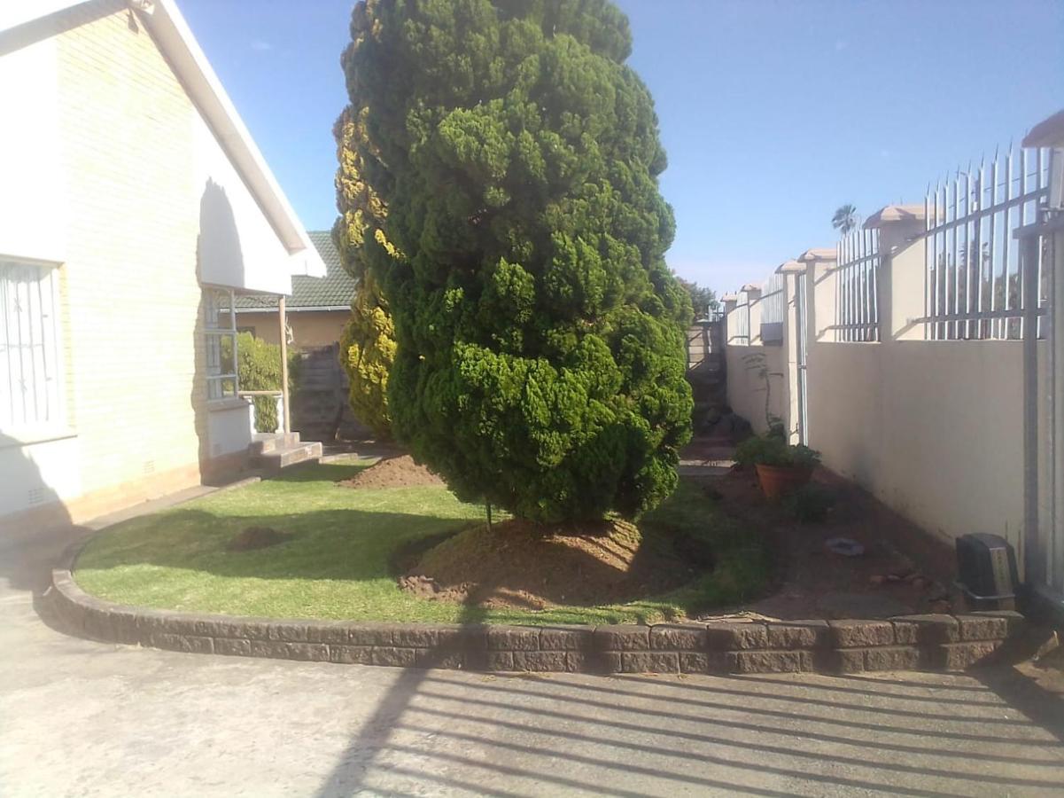 1 bedroom Cottage separate entrance East London Buitenkant foto