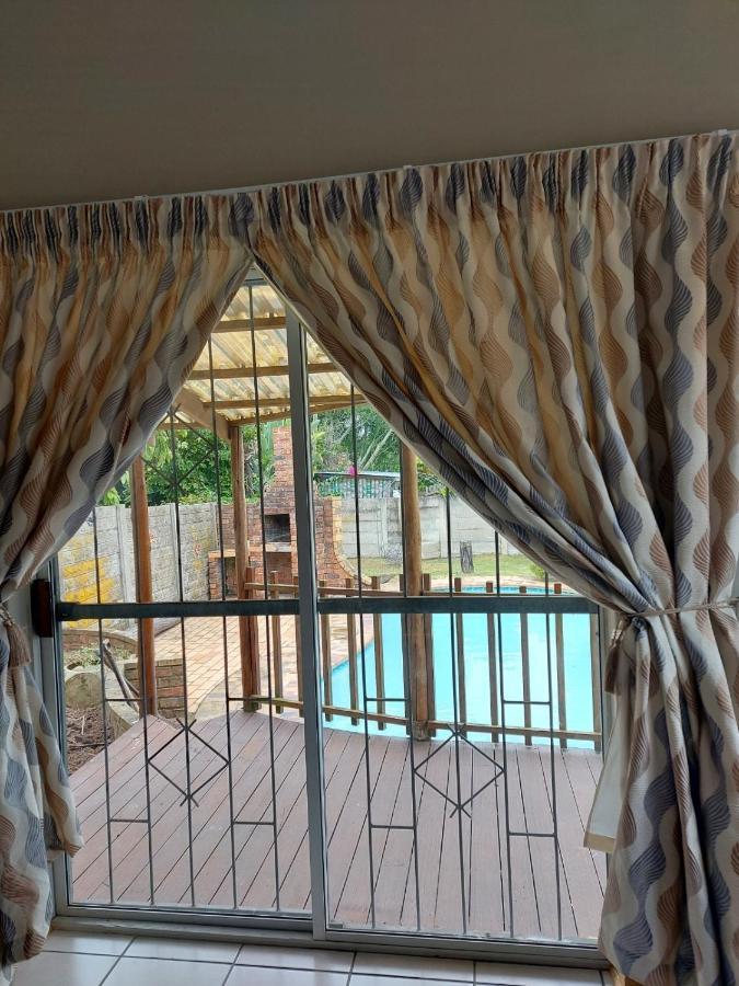 1 bedroom Cottage separate entrance East London Buitenkant foto