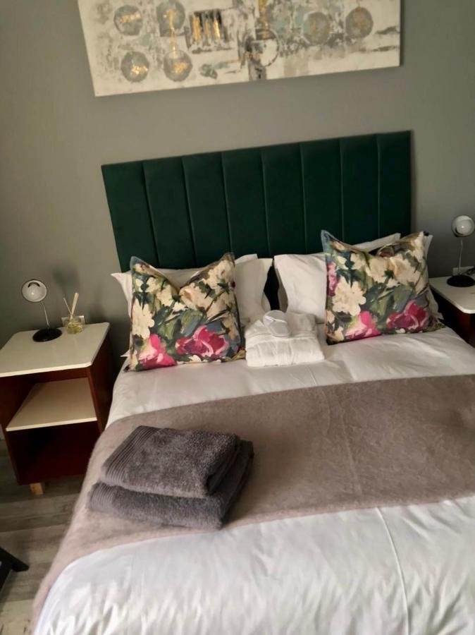 1 bedroom Cottage separate entrance East London Buitenkant foto